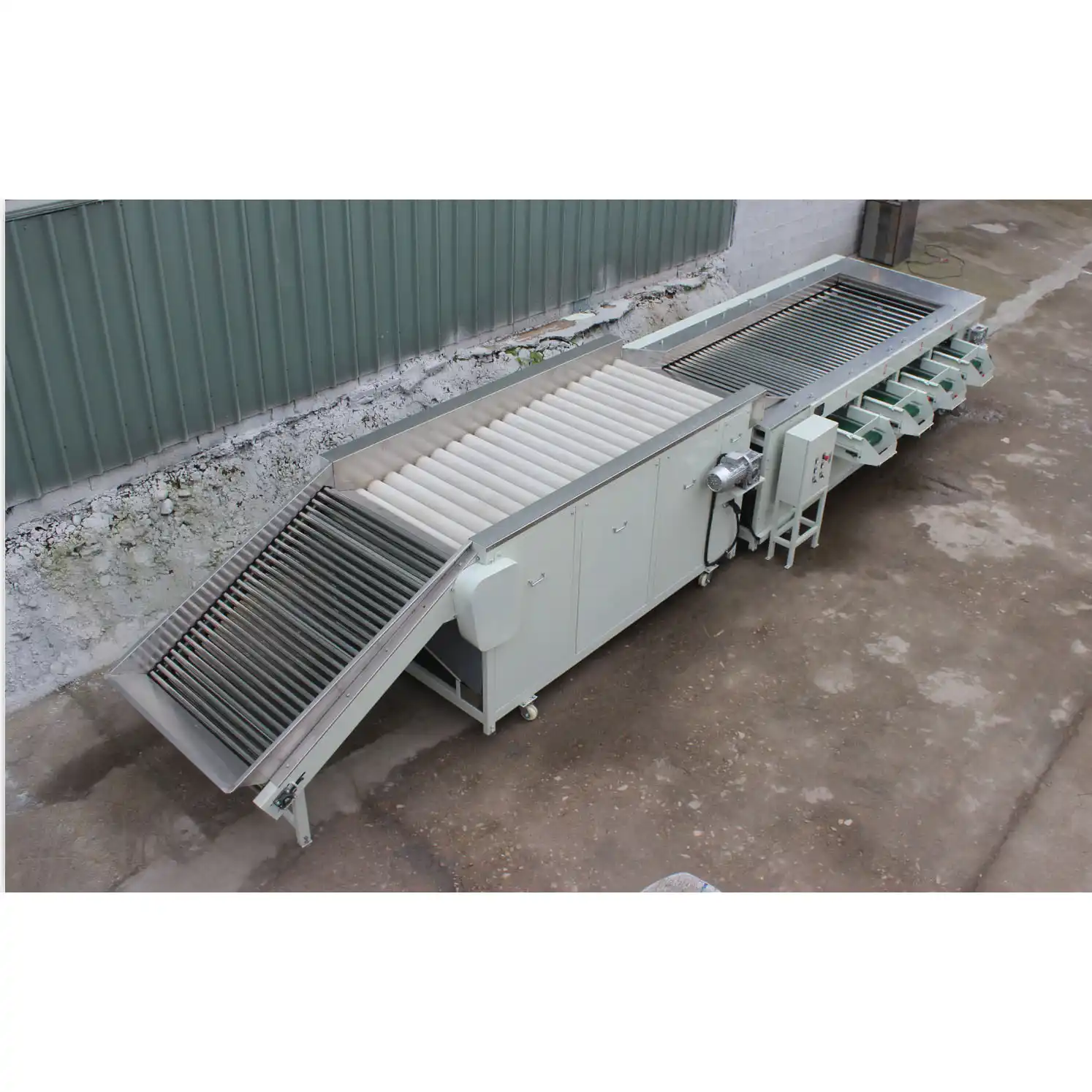 Potato grading and cleaning machine
